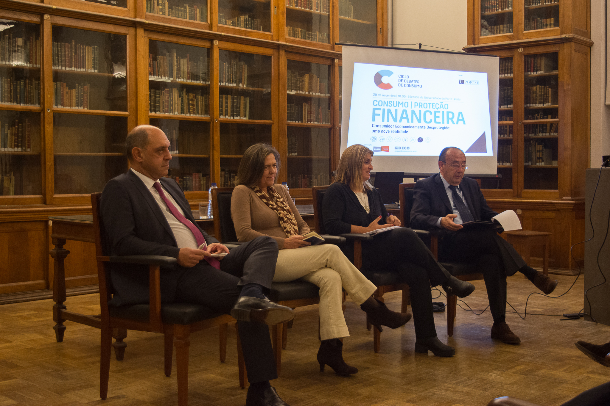 Debate na Universidade do Porto sobre proteção financeira do consumidor